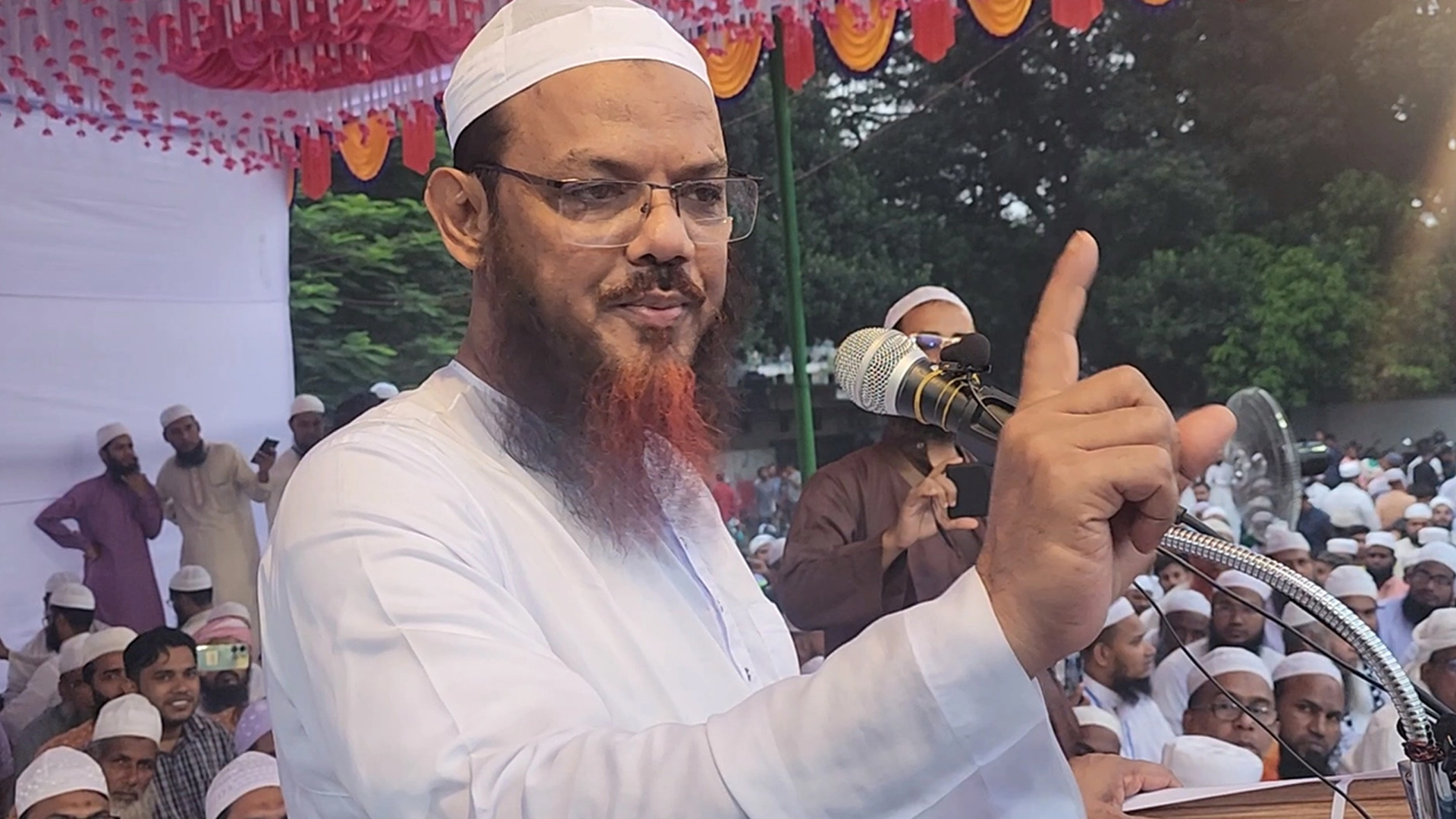 saurav/mufti foyzul-dw.jpg